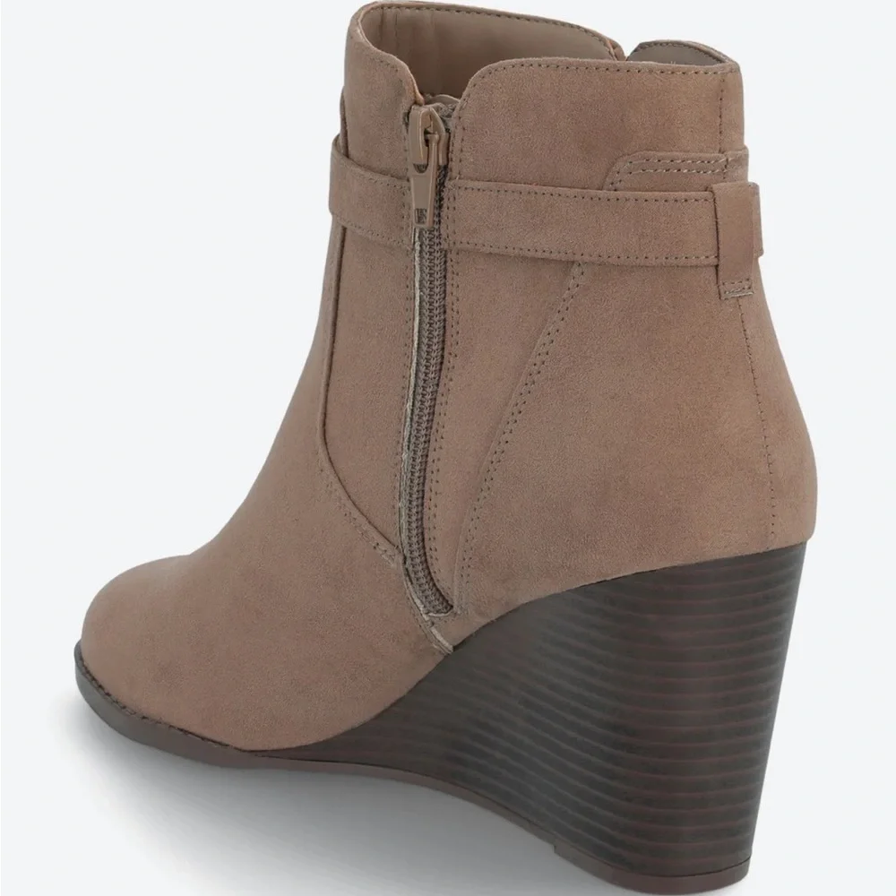 Market & Spruce Womens Taupe Serah Suede Heel Booties Boots Size 7.5 NWOB